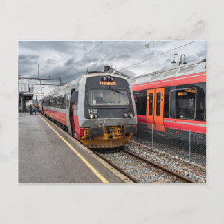 NSB BM 92 Set und BM 74 Set am Bahnhof Hamar. Postkarte