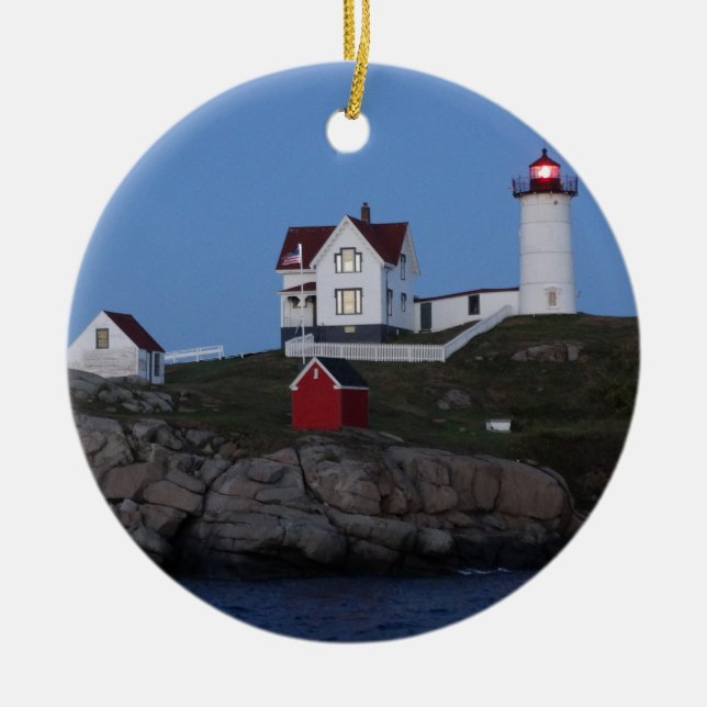 Nubble Lighthouse in der Nacht Keramik Ornament (Vorne)