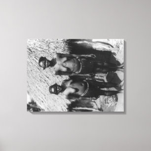 Nubian Frauen stehend vor Hütten-Fotografie Leinwanddruck