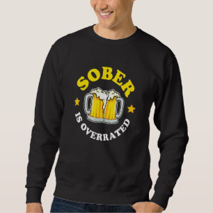 Nüchtern ist überbewertet Biertrinken Sweatshirt