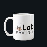 Nummer 1 Labrador Partner Science Friend Erlenmeye Kaffeetasse<br><div class="desc">Diese Tasse liest "Nr. 1 Labrador Partner" mit einem Erlenmeyer-Kolben mit den Worten "Nr. 1" darauf, als würden Sie ein Beispiel im Labrador der Wissenschaft markieren. Ideal für Unis in Chemieunterricht oder Mitarbeiter in einem lokalen Labor.</div>