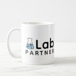 Nummer 1 Labrador Partner Science Friend Erlenmeye Kaffeetasse<br><div class="desc">Diese Tasse liest "Nr. 1 Labrador Partner" mit einem Erlenmeyer-Kolben mit den Worten "Nr. 1" darauf,  als würden Sie ein Beispiel im Labrador der Wissenschaft markieren. Ideal für Unis in Chemieunterricht oder Mitarbeiter in einem lokalen Labor.</div>