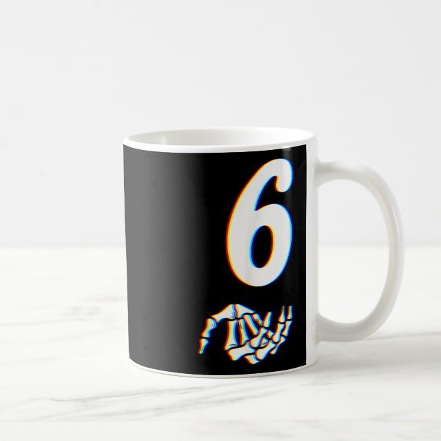 Nummer 6 passend zu 67 Meme Skeletthand Halloween  Kaffeetasse (Rechts)