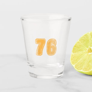 Nummer 76 auf der Vorderseite groß fett 76 Team Gr Schnapsglas