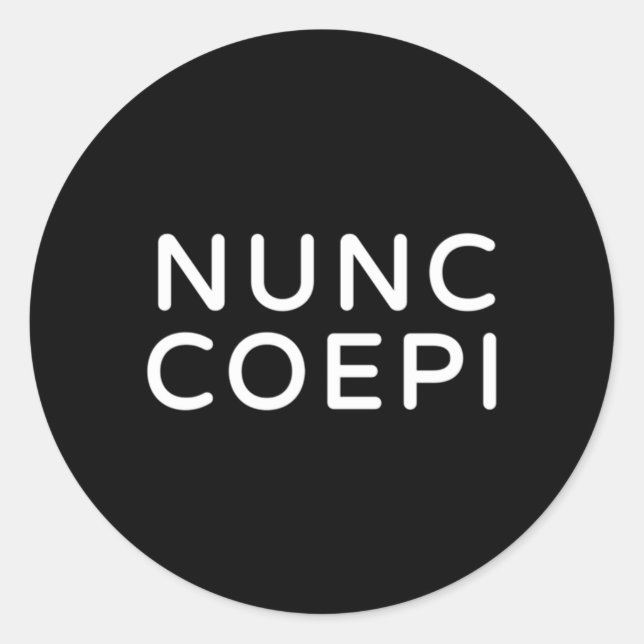Nunc Coepi Wordmark Runder Aufkleber (Vorderseite)
