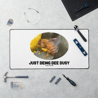 Nur beschäftigt zu sein (Bee on Yellow Blume) Schreibtischunterlage