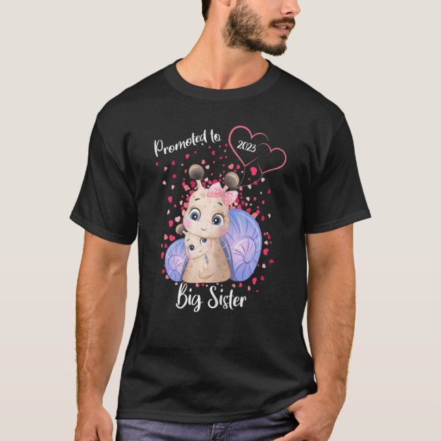 Nur das Kind wird 2023 in die große Schwester befö T-Shirt (Vorderseite)