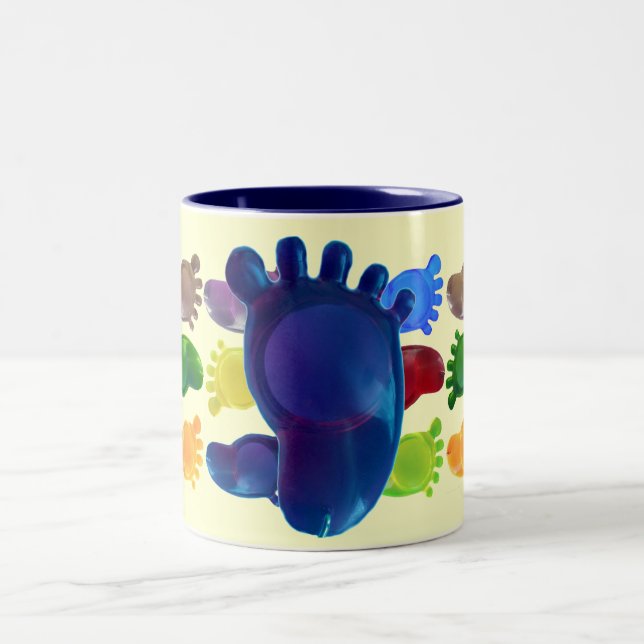 Nur der richtige Fuß Zweifarbige Tasse (Mittel)