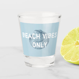 Nur der Schriftart ist gestört. Schnapsglas