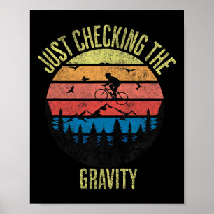 Nur die Schwerkraft überprüfen Lustige Mountainbik Poster