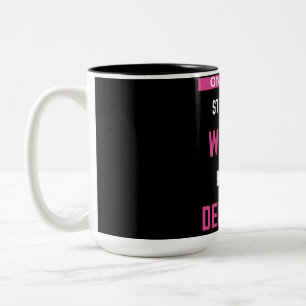 Nur die stärksten Frauen werden Zahnärzte Zweifarbige Tasse