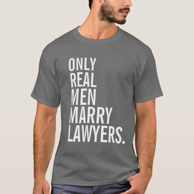 Nur echte Männer heiraten Anwälte T-Shirt (Vorderseite)