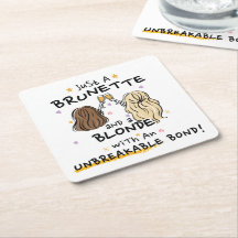 Nur ein brünetter und blonder Untersetzer