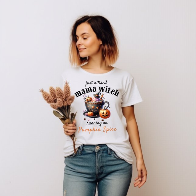 Nur ein ermüdeter Mama Hexenkaffee, sonnige Hallow T-Shirt (Von Creator hochgeladen)