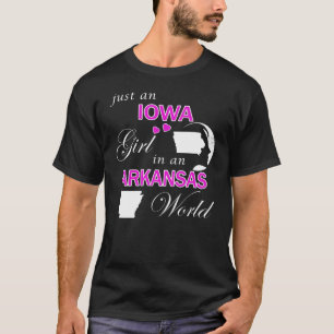 Nur ein Iowa-Mädchen in einer Arkansas-Welt T-Shirt