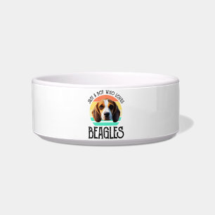 Nur ein Junge, der Beagles liebt Napf