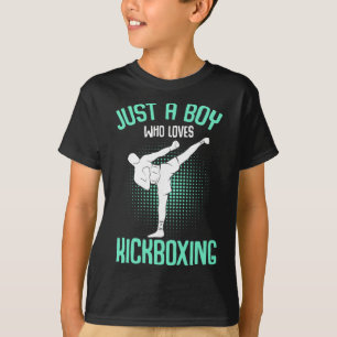 Nur ein Junge, der Kickboxen liebt Kickboxer Kinde T-Shirt