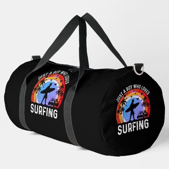 Nur ein Junge, der Lieben surft Duffle Bag (Linke Ecke)