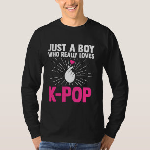 Nur ein Junge, der wirklich Südkorea mit dem k-Pop T-Shirt