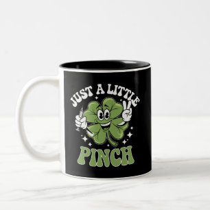 Nur ein kleiner Kniff Krankenschwester St. Patrick Zweifarbige Tasse