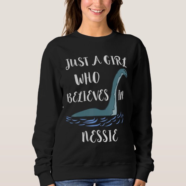 Nur ein Mädchen, das an Nessie Irish Loch Ness gla Sweatshirt (Vorderseite)