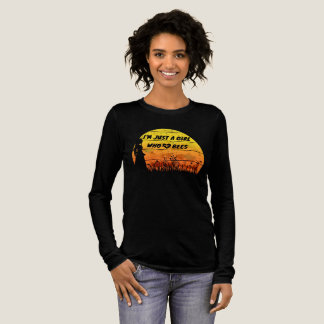 Nur ein Mädchen, das Bienen mit einem Shirt der Tr