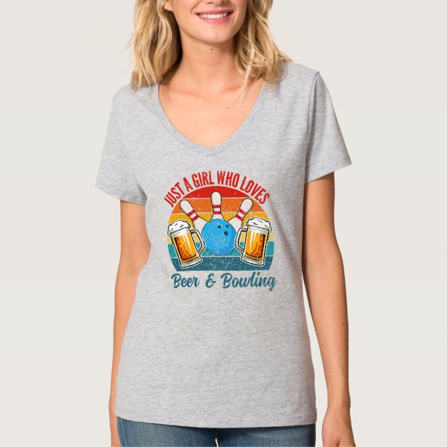 Nur ein Mädchen, das Bier Lieben und Bowling Funny T-Shirt (Vorderseite)