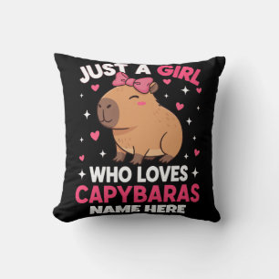 Nur ein Mädchen, das Capybaras Lieben Kissen