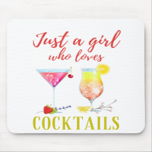 Nur ein Mädchen, das Cocktails Niedlich Liebe Mousepad