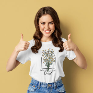 Nur ein Mädchen, das das Daisy T-Shirt liebt