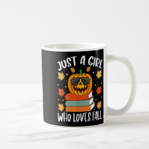 Nur ein Mädchen, das den Herbst-Kürbis-Cozy-Autumn Kaffeetasse