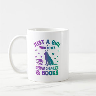 Nur ein Mädchen, das deutsche Schäferhunde und Büc Kaffeetasse