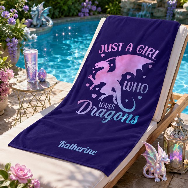 Nur ein Mädchen, das Drachen liebt - Fantasy-Drach Strandtuch (Von Creator hochgeladen)