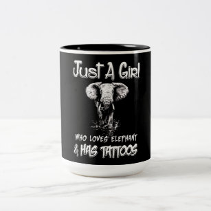 Nur ein Mädchen, das Elefanten  und Tattoos hat Zweifarbige Tasse