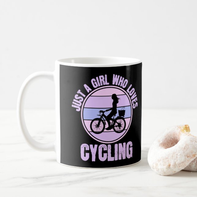 Nur ein Mädchen, das Fahrrad-Lieben macht Kaffeetasse (Mit Donut)