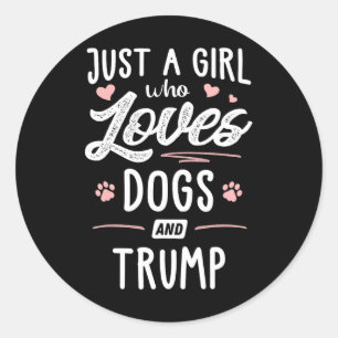 Nur ein Mädchen, das Hunde Liebe, und Trump geben Runder Aufkleber