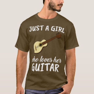Nur ein Mädchen, das ihre akustische Gitarre Liebe T-Shirt