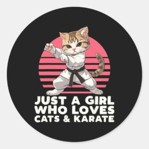 Nur ein Mädchen, das Katzen und Karate Liebe. Funn Runder Aufkleber