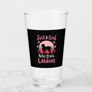 Nur ein Mädchen, das Labrador Liebe Retriever Glas