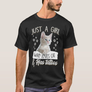 Nur ein Mädchen, das Lieben hat Kat und Tattookost T-Shirt