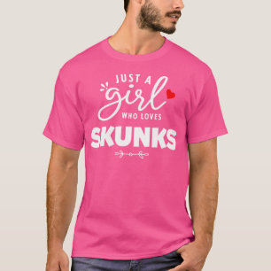 Nur ein Mädchen, das Lieben Skunks hat T-Shirt
