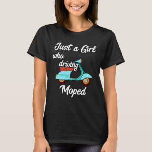 Nur ein Mädchen, das Moped Scooter fährt T-Shirt