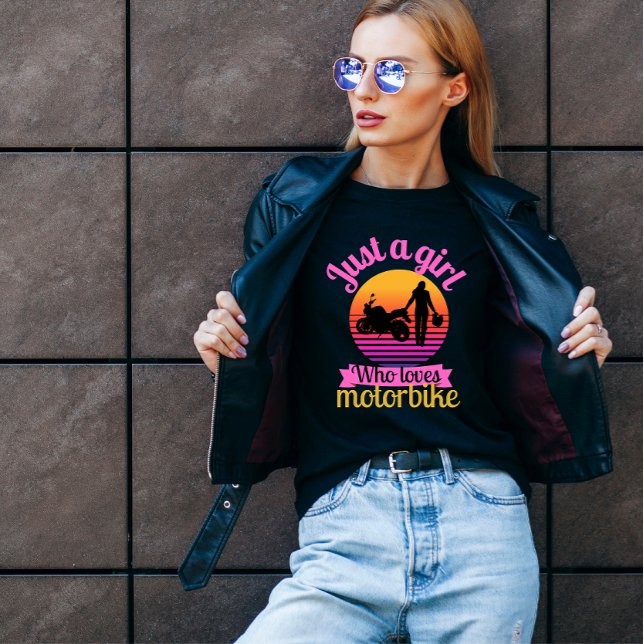 Nur ein Mädchen, das Motorrad Lieben T-Shirt (Von Creator hochgeladen)