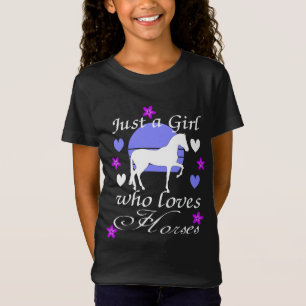 Nur ein Mädchen, das Pferde in einem lila T-Shirt 