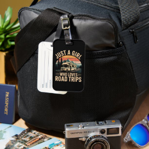 Nur ein Mädchen, das Roadtrips liebt Gepäckanhänger