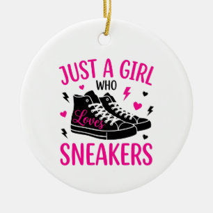 Nur ein Mädchen, das Sneaker liebt Keramik Ornament