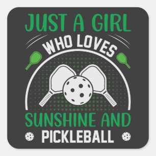 Nur ein Mädchen, das Sonnenschein und Pickleball L Quadratischer Aufkleber