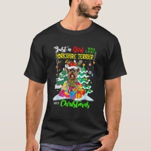 Nur ein Mädchen, das Yorkshire Terrier und Christu T-Shirt