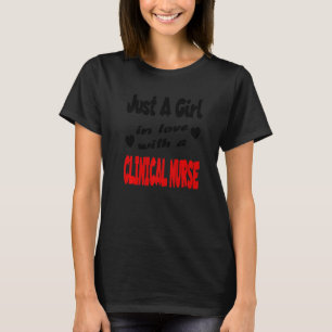 Nur ein Mädchen in Liebe mit einer klinischen Kran T-Shirt