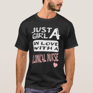 Nur ein Mädchen in Liebe mit einer klinischen Kran T-Shirt